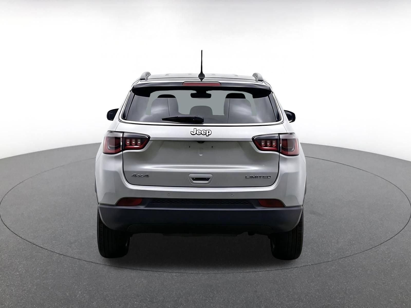 Used 2025 Jeep Compass Limited AWD/4WD image 7