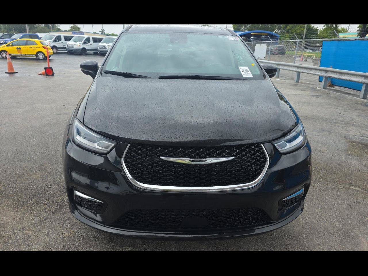 Used 2023 Chrysler Pacifica Touring-L FWD image 13