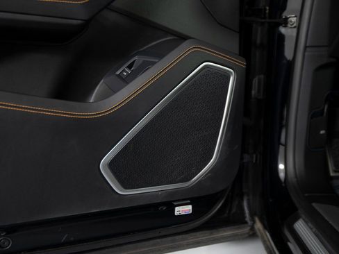 Used 2022 Lamborghini Urus image 13