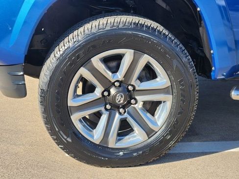 Used 2017 Toyota Tacoma Limited image 18