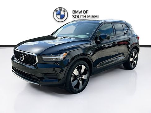 Used 2020 Volvo XC40 T5 Momentum w/ Protection Package Premier image 3