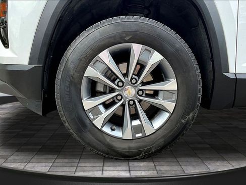 Used 2025 Chevrolet Equinox LT AWD/4WD image 33