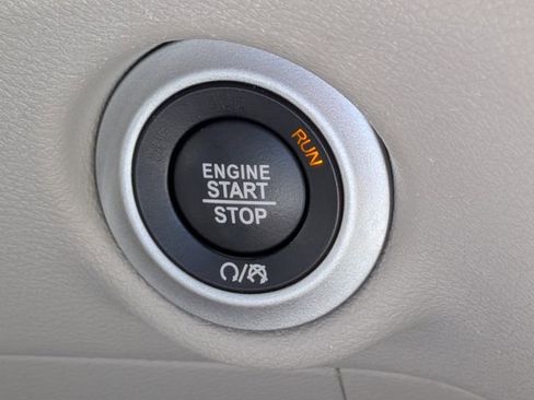 Used 2023 Chrysler Pacifica Touring-L FWD image 29