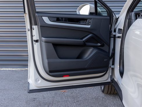 New 2026 Porsche Cayenne Coupe image 21