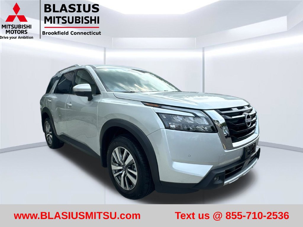 Used 2025 Nissan Pathfinder SL AWD/4WD image 5