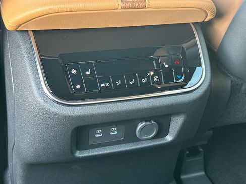 Certified 2026 Nissan Armada Platinum Reserve image 26