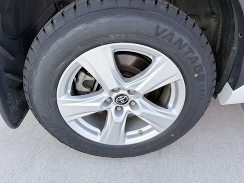 Used 2023 Toyota Highlander LE AWD/4WD image 30