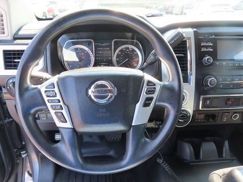 Used 2018 Nissan Titan SV AWD/4WD image 17