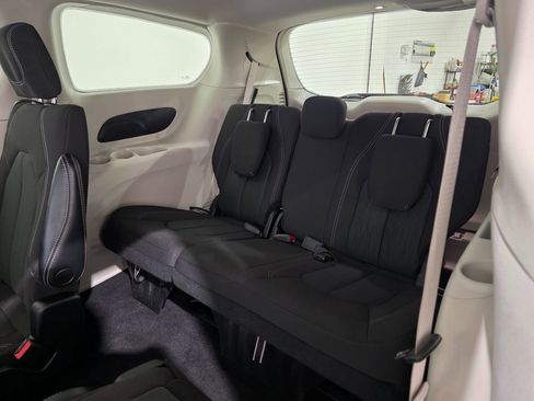 Used 2022 Chrysler Voyager LX image 22