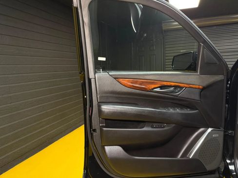 Used 2015 Cadillac Escalade Premium AWD/4WD image 30