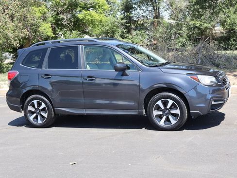 Used 2017 Subaru Forester 2.5i Limited AWD/4WD image 2