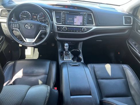 Used 2017 Toyota Highlander Limited AWD/4WD image 19