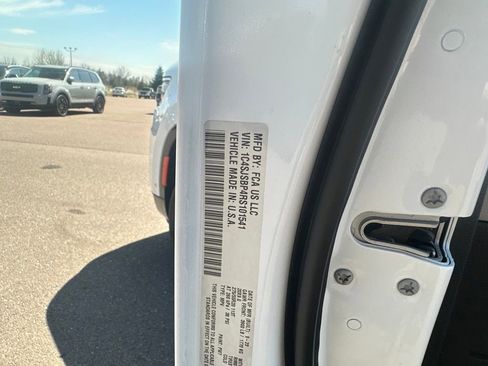 Used 2024 Jeep Wagoneer L Series II w/ Flexible Seating Group image 9