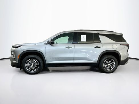 Used 2025 Chevrolet Traverse LT AWD/4WD image 4
