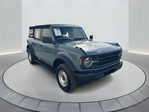 Used 2023 Ford Bronco 4-Door AWD/4WD image 3