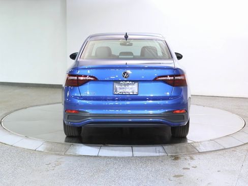 Used 2024 Volkswagen Jetta SE w/ Panoramic Sunroof Package image 6