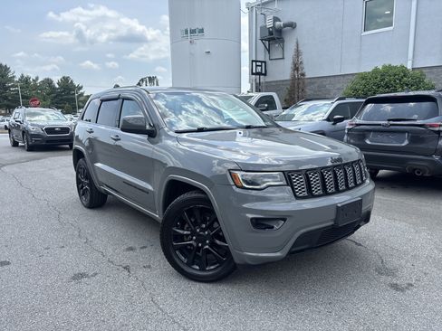 Used 2020 Jeep Grand Cherokee Altitude AWD/4WD image 18