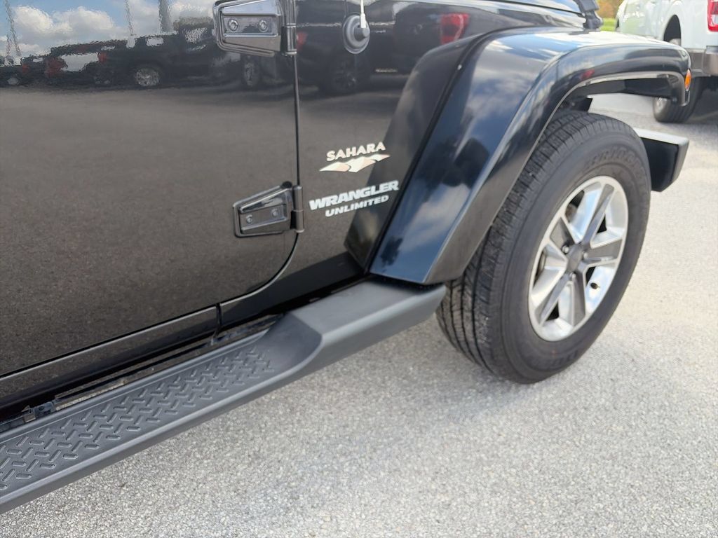 Used 2015 Jeep Wrangler Unlimited Sahara w/ Connectivity Group AWD/4WD image 33
