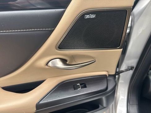 Used 2021 Lexus ES 300h w/ Accessory Package image 33