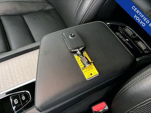 Used 2025 Volvo XC60 B5 Ultra w/ Protection Package Premier image 13