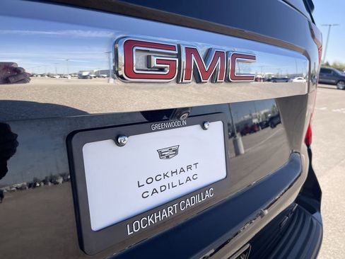 Used 2024 GMC Yukon SLT w/ SLT Luxury Package AWD/4WD image 14