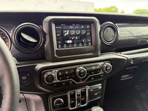 Used 2023 Jeep Wrangler Unlimited Sport AWD/4WD image 16