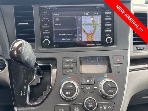 Used 2020 Toyota Sienna XLE w/ XLE Navigation Package AWD/4WD image 9