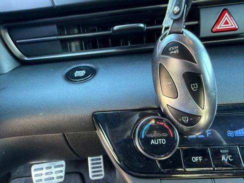 Certified 2025 Hyundai Elantra Sport image 40