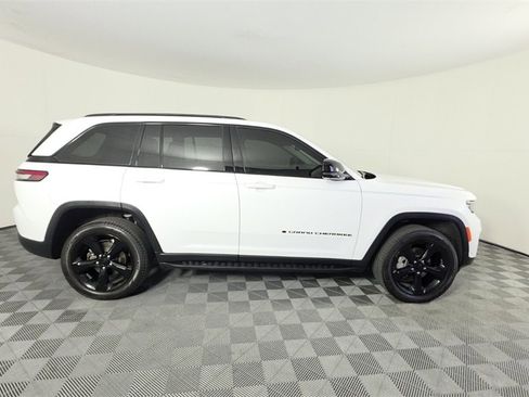 Certified 2023 Jeep Grand Cherokee Limited w/ Luxury Tech Group II image 4