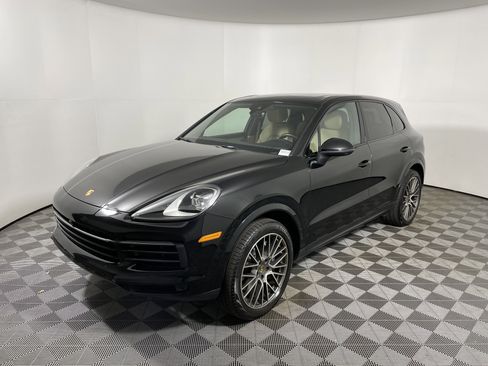 Used 2023 Porsche Cayenne Platinum Edition image 11