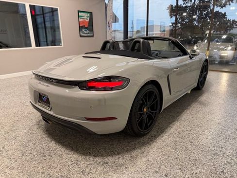 Used 2019 Porsche 718 Boxster RWD image 11