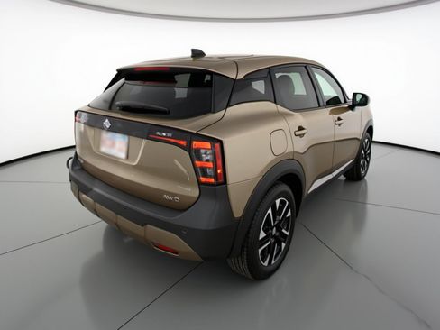 Used 2025 Nissan Kicks SV AWD/4WD image 9