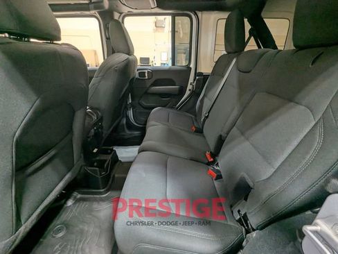 Used 2022 Jeep Wrangler Unlimited Sahara image 33