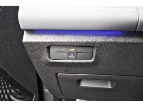 Used 2025 Volkswagen Tiguan SE R-Line image 16