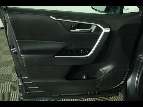 Used 2021 Toyota RAV4 XLE image 21