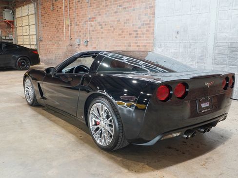 Used 2008 Chevrolet Corvette Coupe w/ Z51 Performance Package RWD image 38