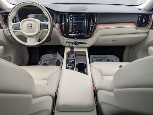 Used 2021 Volvo XC60 T5 Momentum w/ Advanced Package image 21