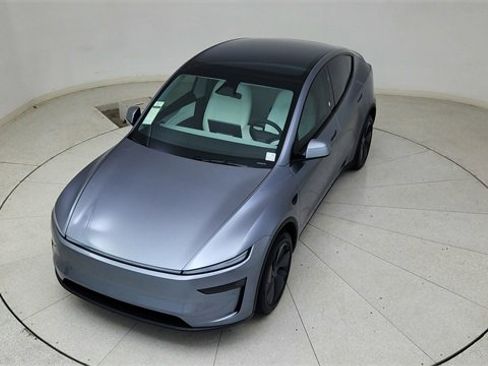 Used 2026 Tesla Model Y 2WD image 74
