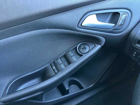 Used 2015 Ford Focus SE w/ Equipment Group 201A image 30