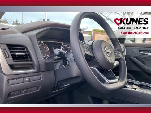 Used 2023 Nissan Rogue SV image 13