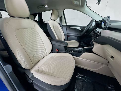 Certified 2022 Ford Escape SE w/ SE Sport Appearance Package image 15