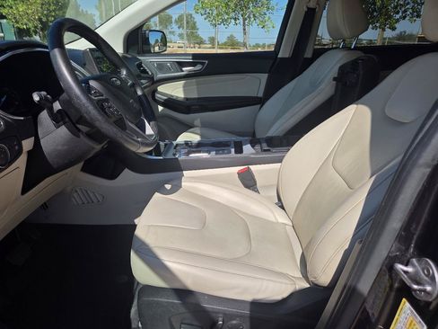 Used 2021 Ford Edge Titanium FWD image 11