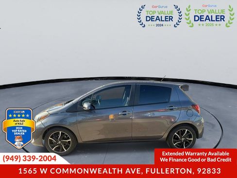 Used 2017 Toyota Yaris SE w/ Carpet Mat Package FWD image 2