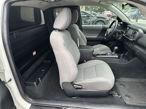 Used 2022 Toyota Tacoma SR RWD image 9