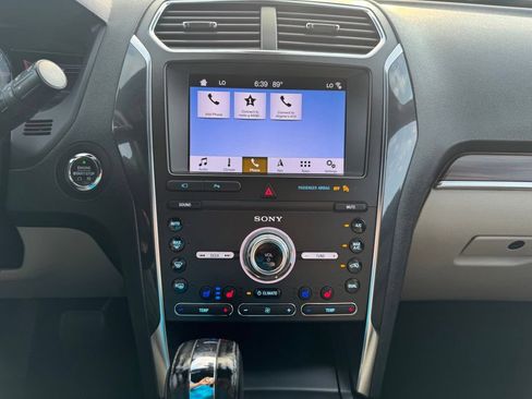 Used 2019 Ford Explorer Limited w/ Ford Safe & Smart Package FWD image 29