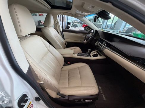 Used 2017 Lexus ES 350 w/ Luxury Package FWD image 41