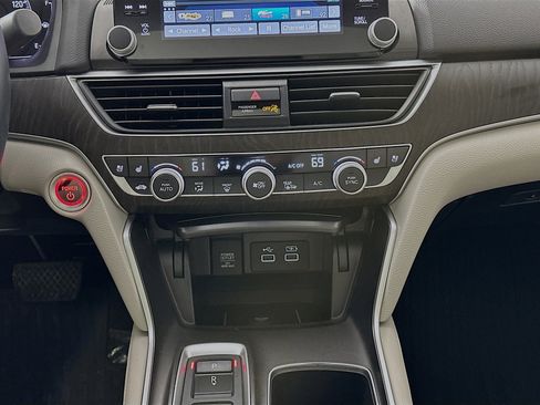 Used 2022 Honda Accord Touring image 13