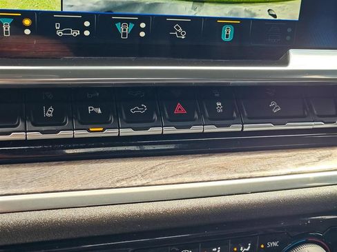 Used 2025 Chevrolet Silverado 2500 LTZ w/ Trail Boss Package image 31