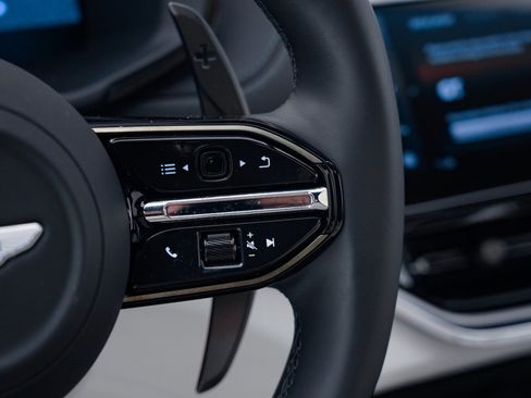 Used 2025 Aston Martin DBX 707 image 28