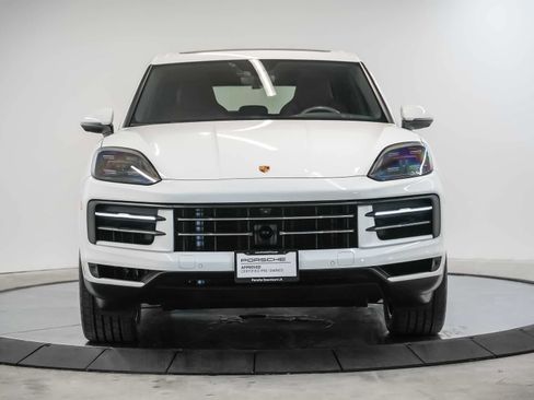 Used 2024 Porsche Cayenne AWD/4WD image 7